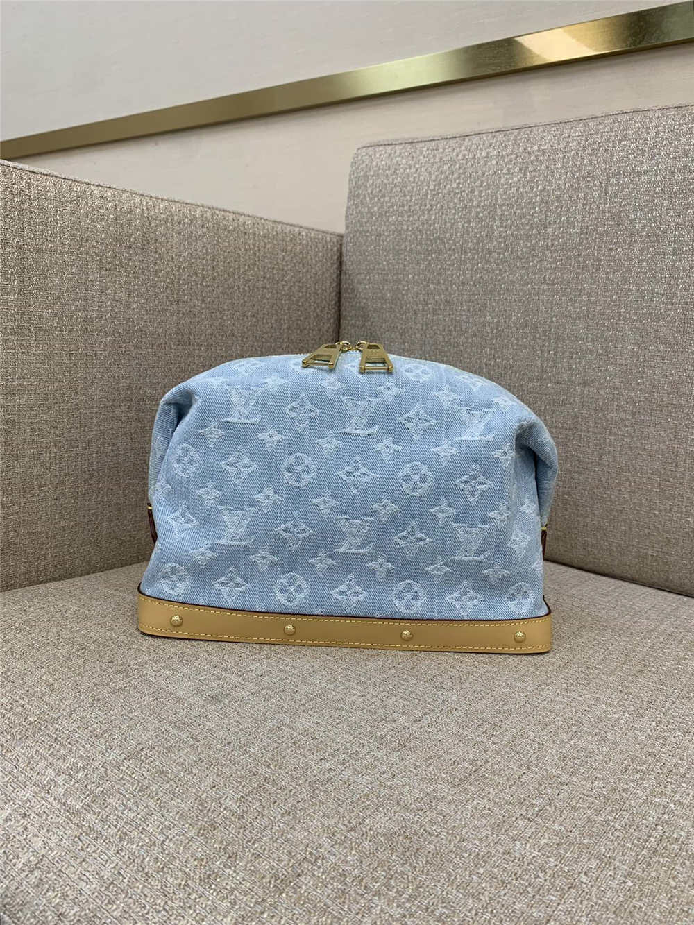 Louis Vuitton POCHETTE COSMÉTIQUE M24317  size：27x18x9cm 2025 new 